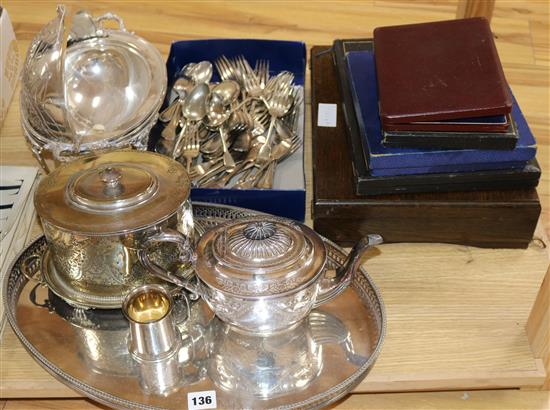 A quantity of mixed silver plate and cutlery